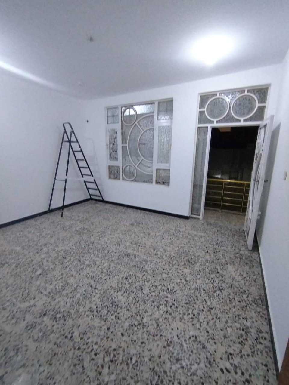 مشتمل للبيع
السعر /150 مليون
العنوان / الخاجيه منطقه ال 8000
يبعد عن شارع 40 الرئيسي 70 متر
المساحه /5*20
الطابق الاول /استقبال+ مطبخ+ هول+غرفه نوم
 الطابق الثاني / 2 غرف نوم + هول + مطبخ

للاستفسار
                      مكتب تبارك الرحمن للعقار
هاتف /***********
