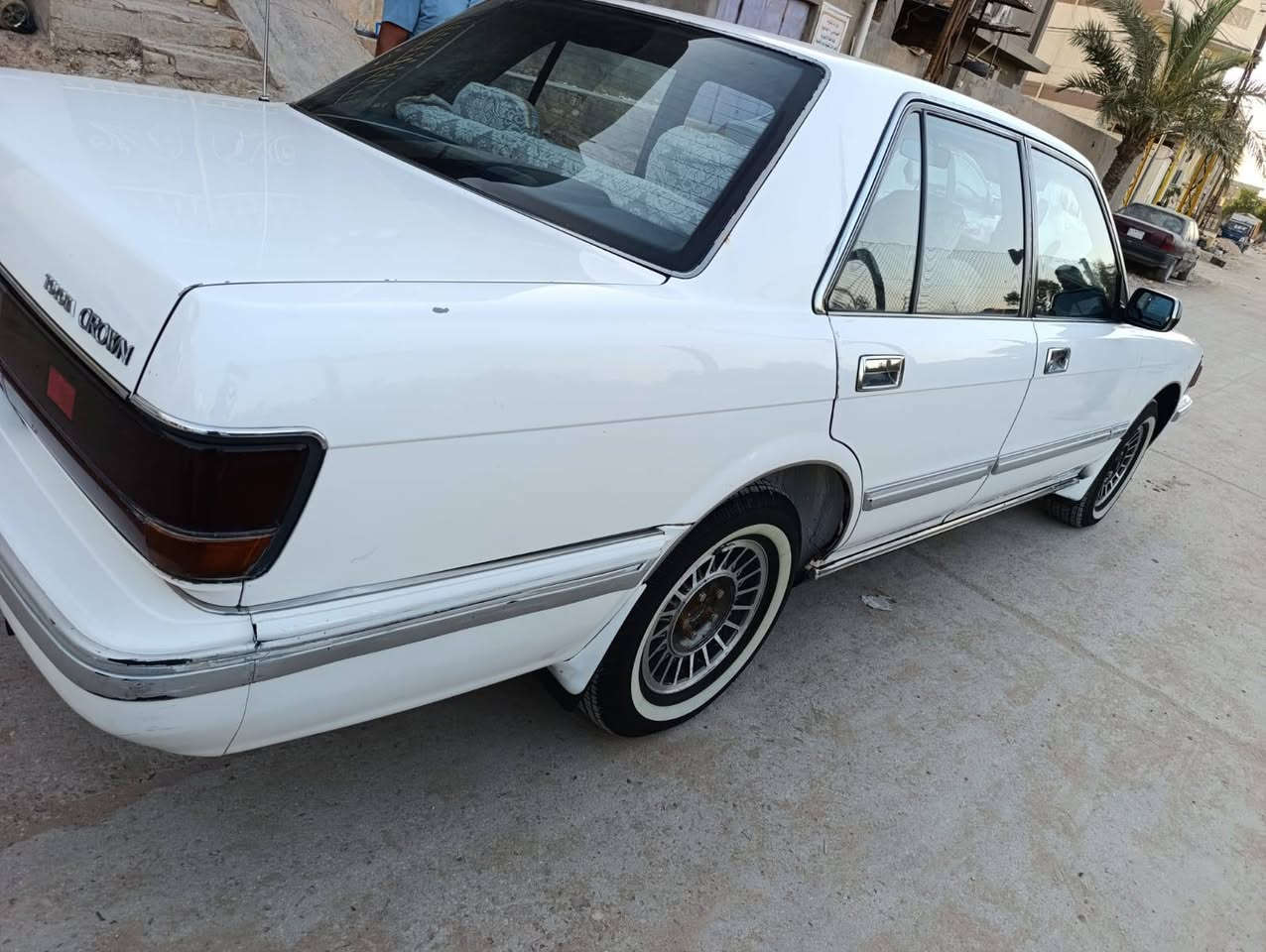 السلام عليكم سيدان  سياره جاهزه  مكينه كهربائيا ما ناقصها اي شي مكفول من الكص او نقل رقم بغداد  نكليزي  موديل 90مكينه في في تي تبريد شغال حداديه تخم تاير السعر 80وبيه مجال انتصل برقم ***********
