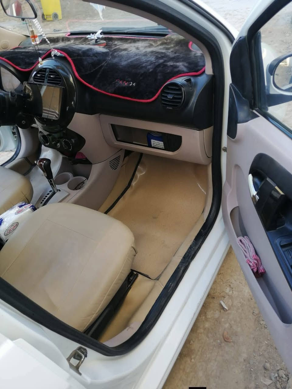 سياره جيلي باندا موديل 2013.    ويوجد سياره بالقسط
لون ابيض 
تخم تاير جديد
 حداديه كله جديد 
كهربائيات كامله امكمله من كلشي 
رقم بغداد 
موجود خاص مفتوح


**إذا كنت صاحب هذا الإعلان وتريد حذفه لأي سبب، رجاءا أرسل رسالة إلى الدعم الفني**