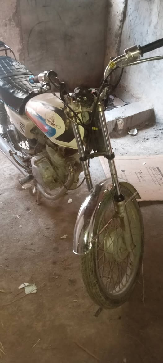 سلام عليكم دراجه نامه ادوات محرك مفتوح مره وحده دراجه حلوه دكه هندر السعر 325 وبيه مجال حك الجيه المكان قضاء الامدينه منطقه السوره وهاذ رقمي***********
