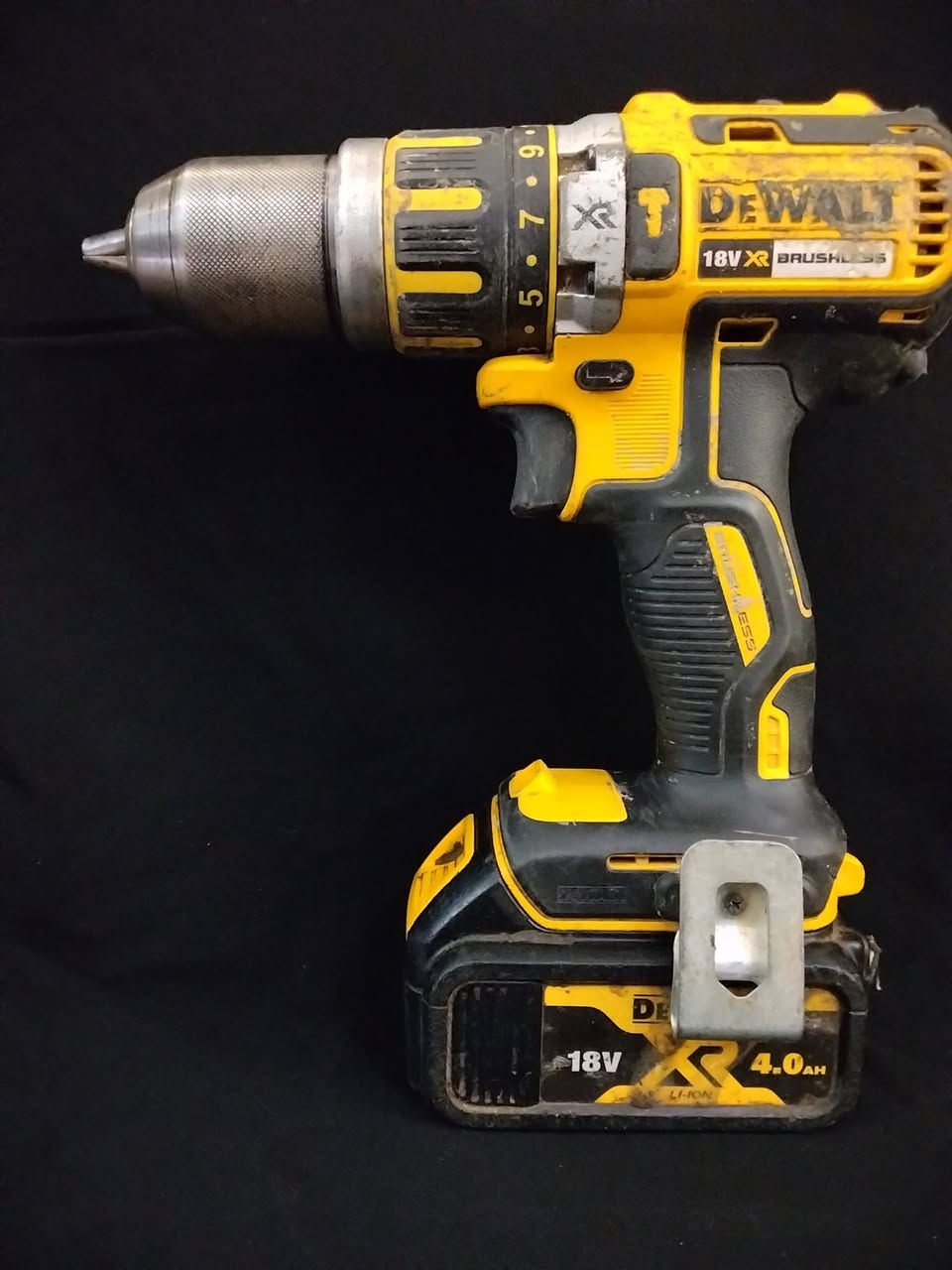 دريلات باله تواصل ***********
القطع باله نضيفات 
أمريكي و الماني 
تواصل وتساب ومازنجر
