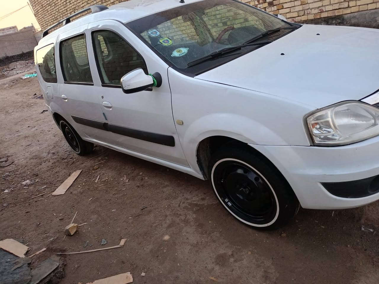 السلام عليكم رينو 7 راكب  خصوصي للبيع  موديل 2012.رقم بصره. سنويه ال 28. بيه جوملغ  الكدام  مصبوغ. ومكينه بيه تنقيص والباقي جاهز  السعر 65 بيه مجال. مكان السياره الديوانيه قضاء غماس. هاذه  رقم صاحب السيارة اني مكلف بنشر. ***********
