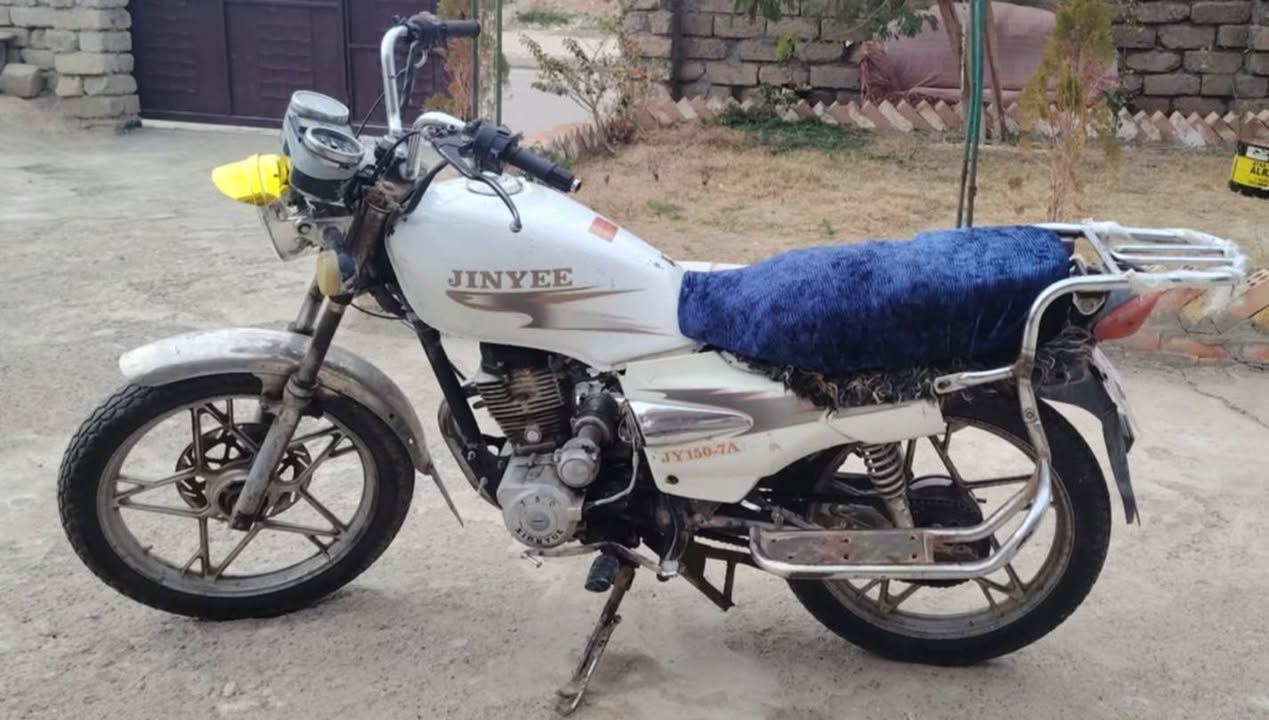 السلام عليكم موطور جني صاروخ 
معمر جديد كلو شقال 
تايرات نص عمر 
السعر 275وبي مجال قليل 
ويرهم مراوس

السعر اتصل ***********

ناحيه الزاب، الصباغيه
