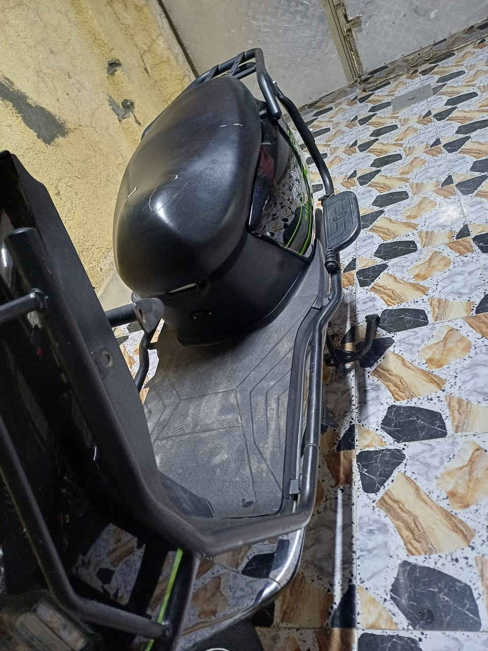 السلام عليكم دراجة
6 بطاريات 
بصمه تشغيل عن بعد 
انذار سرقه 
قفل ستيرن 
دبل اشاره 
لايت عالي ناصي 
نضام بارك +R
منفذ يوسبي 
مثبت سرعه 
السعر 700 وبيها مجال 
العنوان ديالى شهربان 
الرقم ***********
