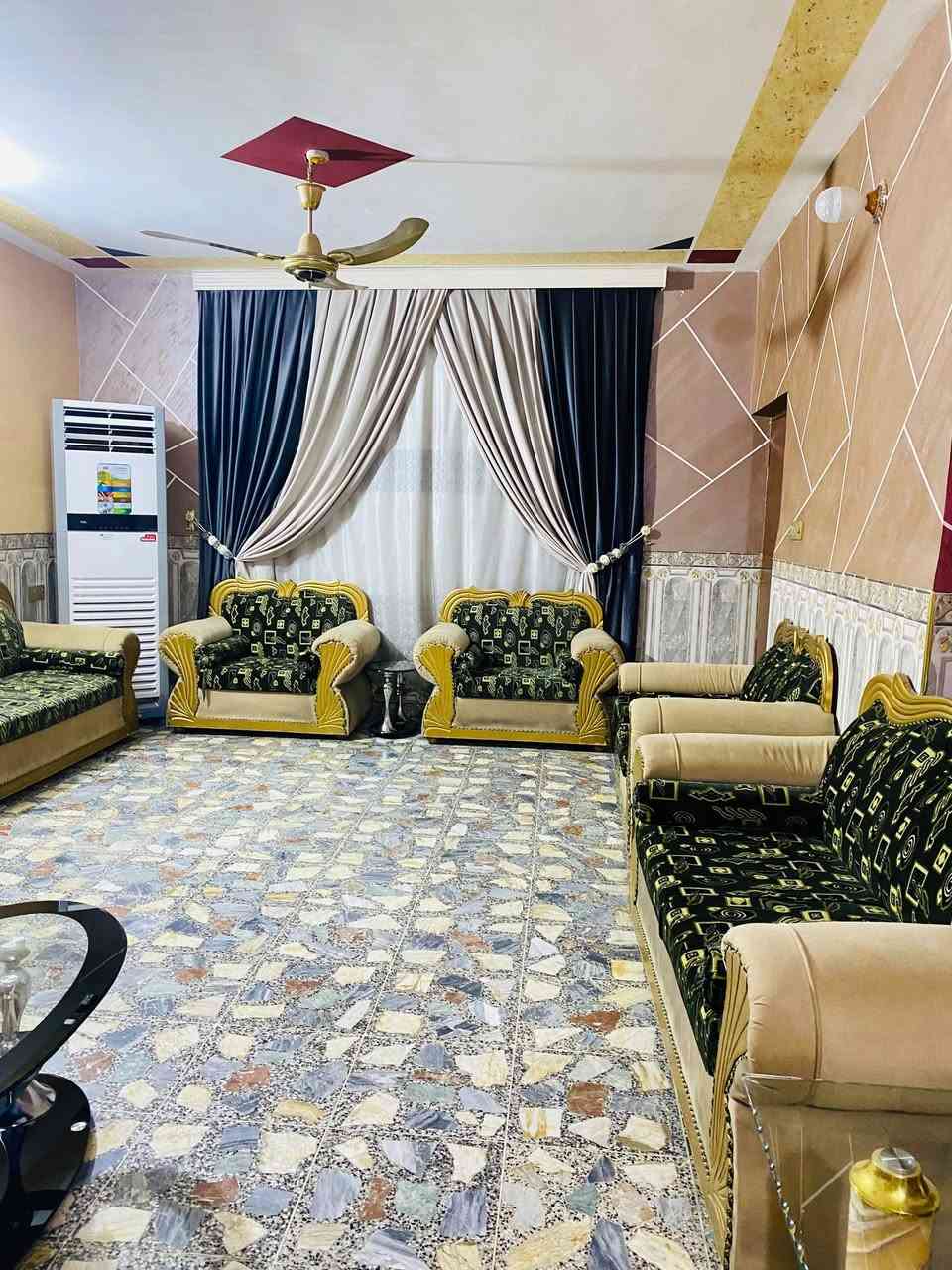 السلام عليكم
تخمين حطاطة شغل بغداد درجة اولى للبيع 
خشبهن بلوك ثكيل مو مال شغل هسه والخشب الخفيف 
نظيفات حيل وحتى الاسفنج بعده 
للاستفسار ***********
