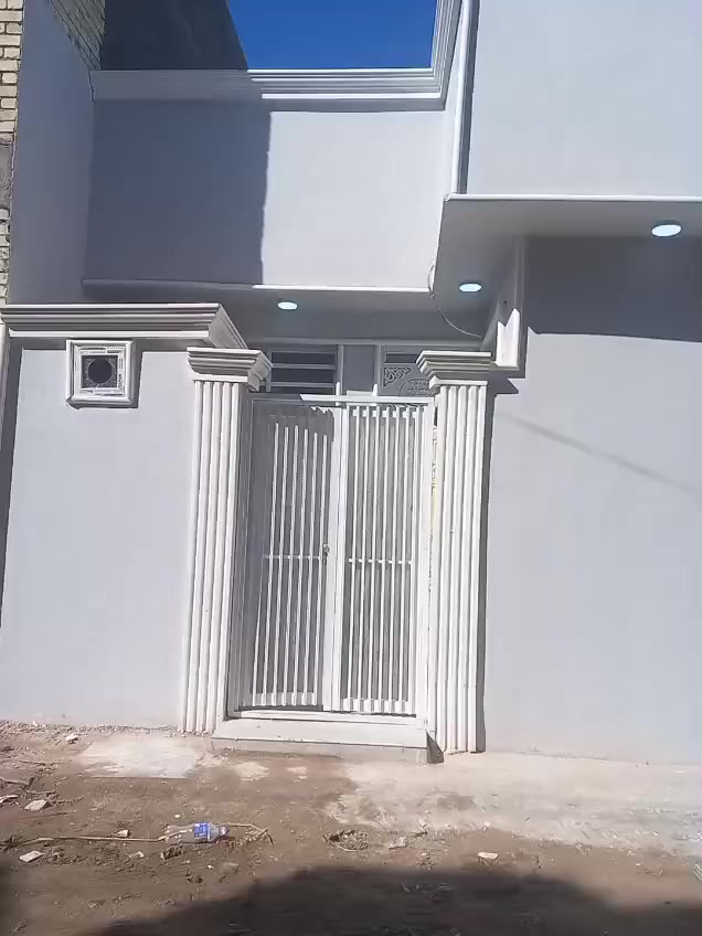 يا الله دار للبيع مساحه ١٠٠ متر
عنوانه كربلاء البوبيات عامود ١٠٥ 
واجهة البيت ٩ متر والباقي نزال 
يتكون من غرفتين نوم 
وصاله واستقبال 
ومطبخ وصحيات داخليه وخارجيه 
بناء طابوق جمهوري درجه اولى 
باي الافاصيل مذكوره بالفيديو 
للتواصل والاستفسار عن السعر وباقي التفاصيل يرجى مراسله الصفحه او الاتصال على الرقم 
***********
