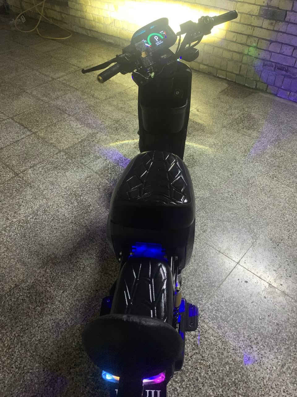 السلام عليكم دراجه شحن آر ٩ للبيع موديل 2026
مواصفاته:
1 تتكون من أربع نمر 
2تتكون من أضويه وبلوتوث عالي الصوت 
3تحمل شخصين 
4 شلعه ومعدل سرعه حقيقيه ٦٠ /٦٥
5دراجه نظيفه نشطه دراجه كامله مابيه شي تشغل وتطلع السعر ٤٦٠ وبيه مجال للطيبين 🤍وتحياتي للجميع وللاستفسار ***********
مكاني بغداد الشعب حي التجار قرب مدرسه بلقيس
