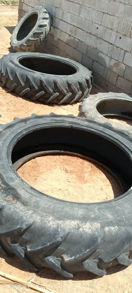 سلام عليكم للبيع تايرات مستعمل انضاف   ل خلفي حجم 38 على 18 ل أمامي حجم 28 مكان الديوانية 
***********
