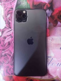 ايفون ١١ برو ماكس • ذاكرة ٢٥٦ • بطارية ٧٧