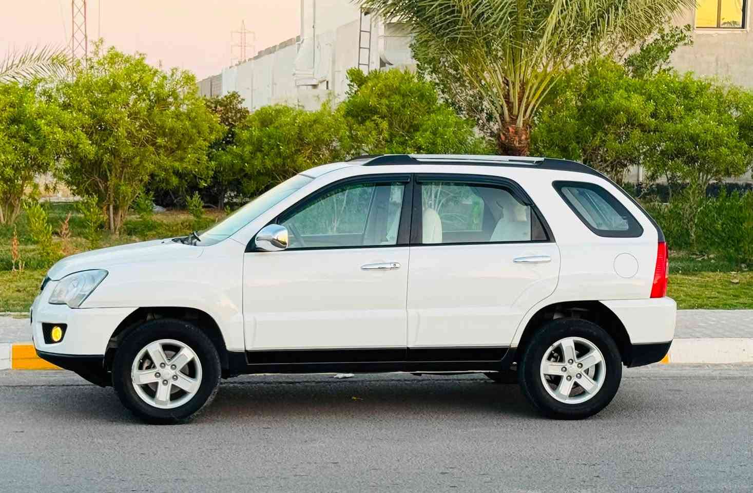 سبورتج 2009خليجي فول 1/1
سعر مناسب 107$مجال بسيط 
رقم سليمانيه دولي سنويه لل2031هزه جديده 
شرط الغرامات والتحويل
ماشيه 160km
⛓️‍💥محرك 2000/دوش ممفتوح  شرط لاتبخير ولاتنقيص 

⛓️‍💥كير اتوماتيك بدون اي عيب مال بيت"

تدفئة /تبريد/كهربائيات/صدر/تايرات/كلها مكفوله 
مواصفات فتحه داخل صاج أربعه دسك 
⚒️سياره استخدام شخصي جديده برغي ما ناقصها 

⚒️سيارة بيهابالبونيد وبالباب بدون حادث شرط سونار مع صورⓂ️

السعر 107$💸

تايرات 4️⃣ جديدة 🆕

صدر امامي خلفي كلا جديد 🆕 
مكان السيارة صلاح الدين تكريت الديوم
رجاءً ما أقفل سعر بالتلفون تعال وتدلل 
للاستفسار

***********
