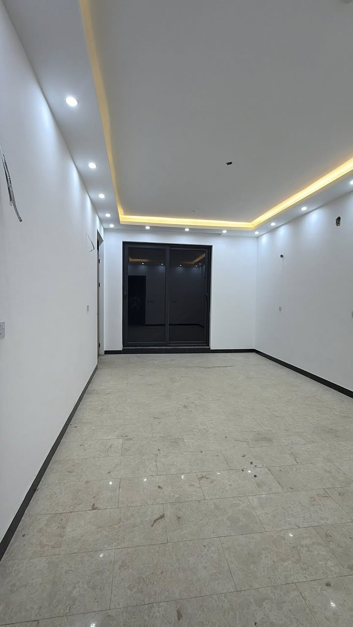 بناء ‏استثمارية أو سكنية للبيع 
‏محتويات البناية ثلاث وحدات سكنية كل واحدة سكنية تحتوي على اثنين غرف نوم صحي ات صالة مطبخ بالوجه بناء والشغل شركة هندسية شغل درجة أولى كل طابق مفصول عن الثاني الاستفسار *********** توفر لدينا عروض أخرى في حي الجهاد مكتب العدل العقار ￼￼
