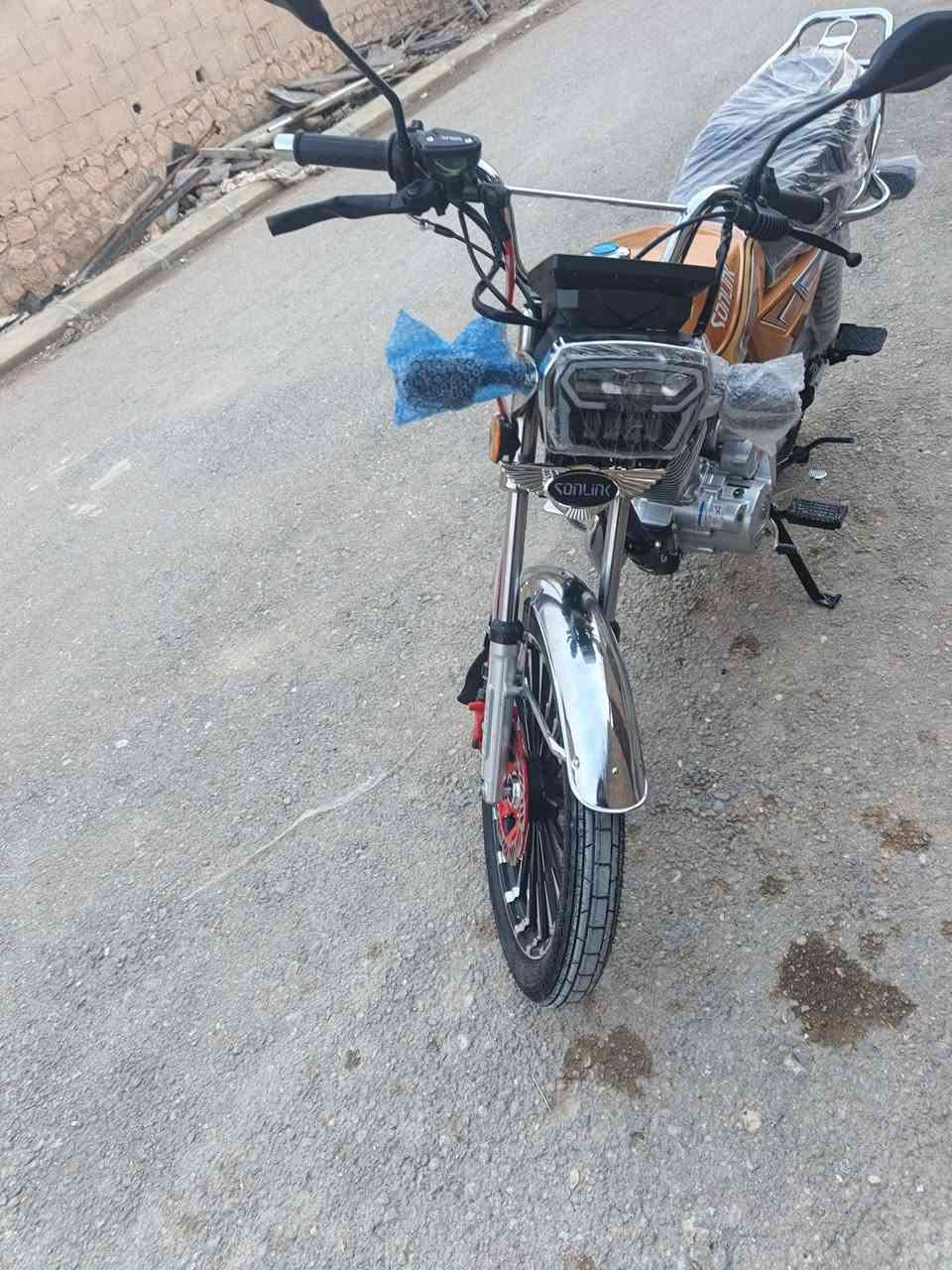 السلام عليكم اخون دراجه موديل ٢٥ من الوكالة البيت ماماشي شي إللتواصل على الرقم ***********
