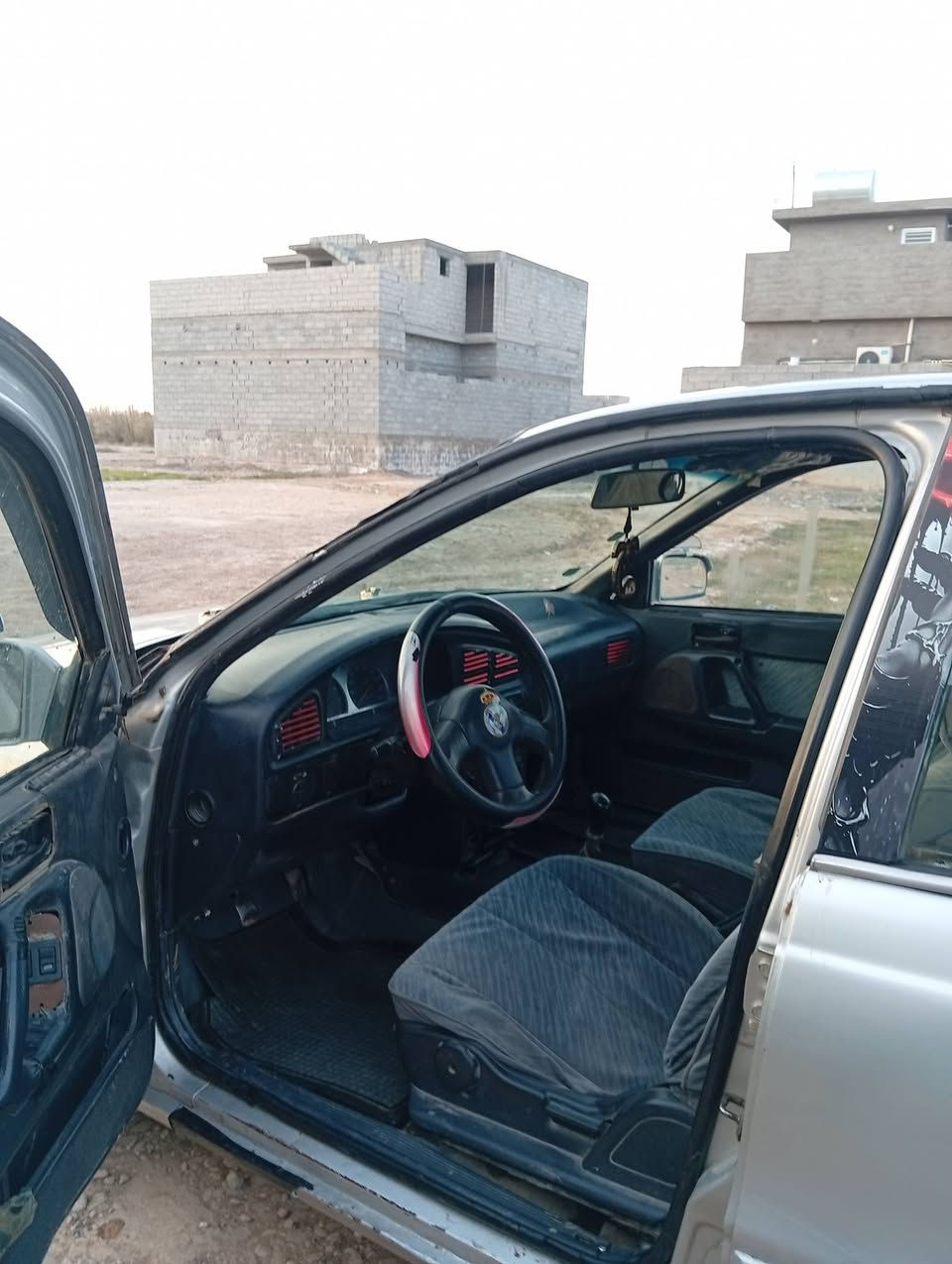 السلام عليكم سيارة النترة موديل1993 سيارة نضيفة تدفئة وتبريد شغال رقم ديالى سيارة مابيها نواقص سعرها 30 بيها مجال تواصل عل رقم ***********
