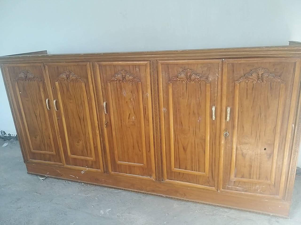 غراض للبيع تفاصيل  اناره سقفيه وجداريه  مكبرات صوت نضيده فراش٦  ميوزه مخضر قوق خشب عدد ١١   للاستفسار  ***********
