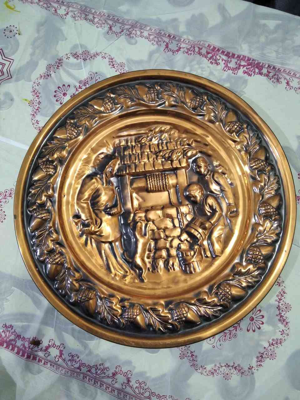 أطباق نحاسية للتعليق 
اثنين قياس القطر 36.5 سم
السع على الخاص 
واثنين قياس القطر 30 سم


**إذا كنت صاحب هذا الإعلان وتريد حذفه لأي سبب، رجاءا أرسل رسالة إلى الدعم الفني**