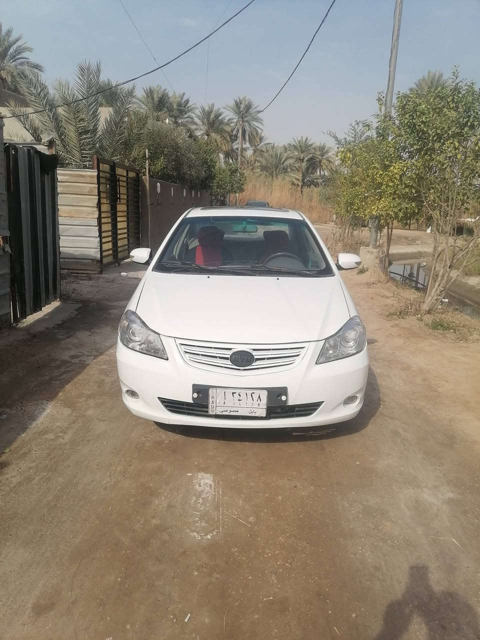 السلام عليكم بيوايدي موديل١٣ للبيع بيه صبغ البنيد والدواير الخلفيه العنوان كربلاء الحسينية السعر ٥٣ وبيه مجال حك الجيه اي استفسار على هاذه الرقم *********** واسف على الطاله
