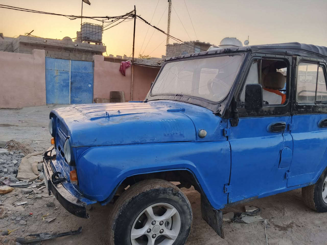 السلام عليكم
واز ٨٨بدون مكينه كير شاصي مكفولات 
مكينه في فيتي مجول البدي توه معمر 
باور ستيرن بريك دسك امامي السياره بدون ارقام السعر ٣مليون اوبيهه مجال 
***********
***********
