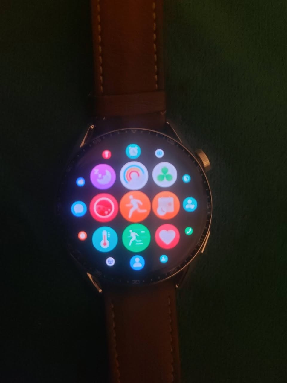 السلام عليكم هواوي ساعة جي تي 3 الذكية 46 ملم بنظام تحديد المواقع + بلوتوث بلون بني اسعر ٢٠٠ الف سبع البور *********** مكان سبع البور***********
