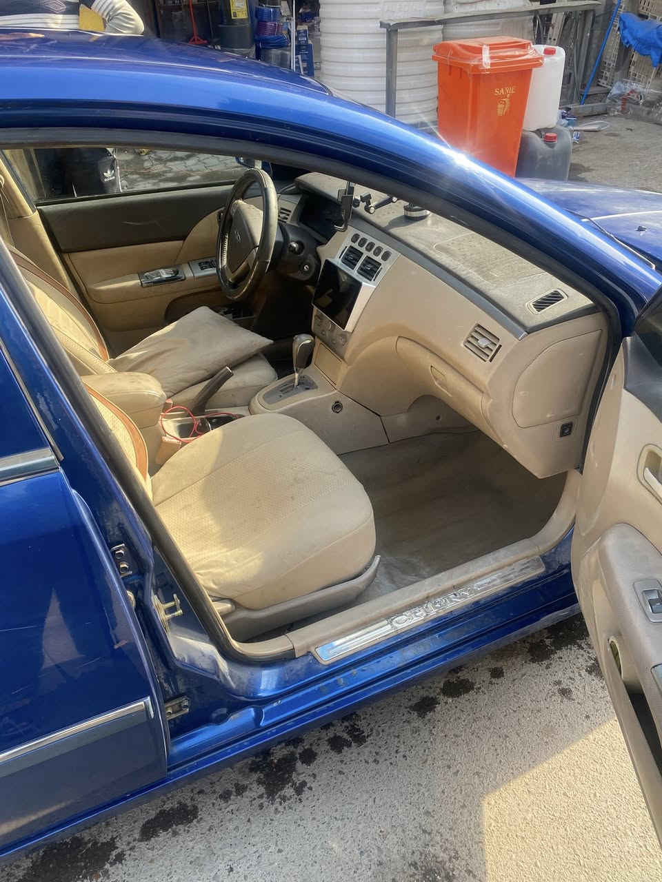 شيري A5 للبيع 
موديل 2009
تبريد شغال بارد 
مكينة بلاد مجفتة قبل شهر 
مكفولة من الضربة والصبغ 
دواخل نظيفة 
رقم انكليزي جديد
‭***********
السعر ٤٢
