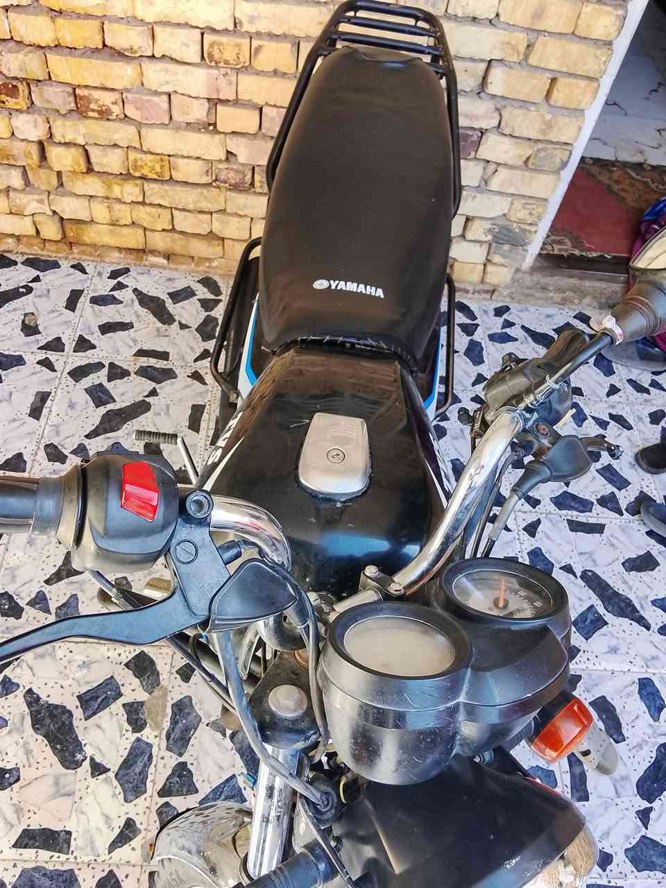 دراجه هندي TVS دراجه مكفولة مامبدل بيها ولا برغي على وضع الشركة الدراجه مرقمه وسنويه موديلها 20 السعر مليون وربع وبيها مجال الشراي يتصل ***********
