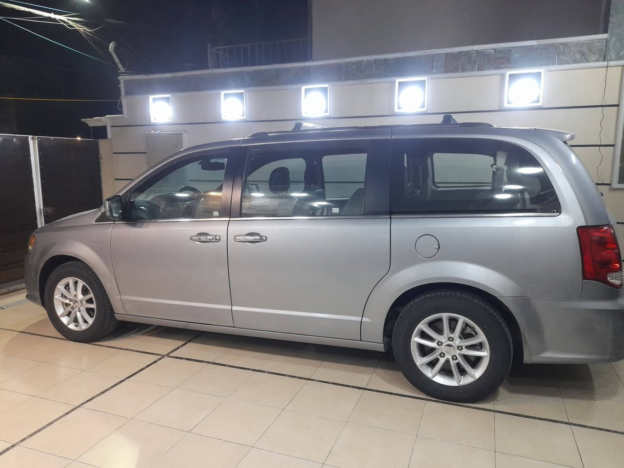 دوج كرفان موديل 2019
رقم بغداد  بسمي 
سعر 18500 $
***********
