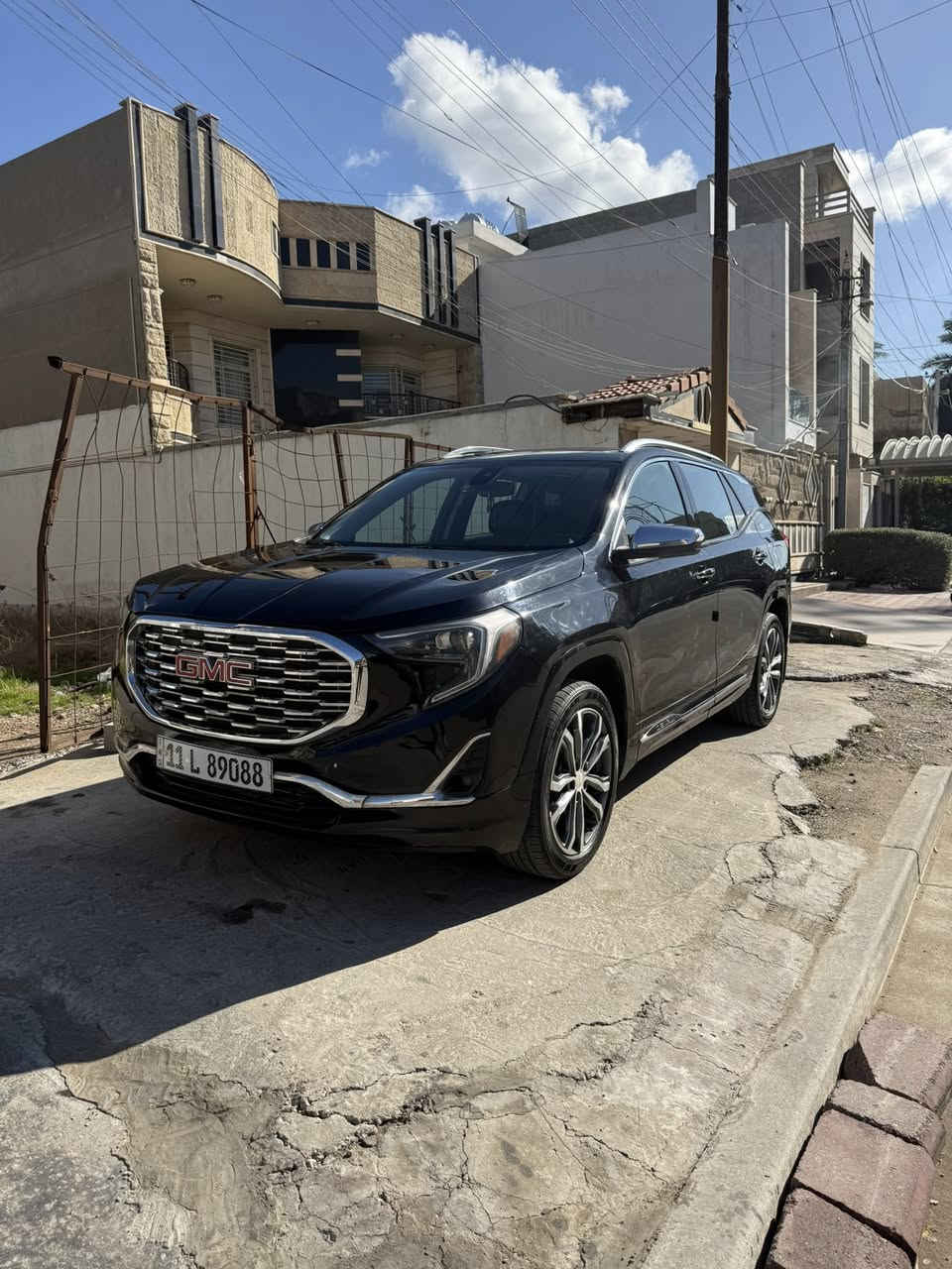 من رخصة الادمن المحترم
: جي ام سي تيرين فئة دينالي ( اعلى فئة ) لون اسود محرك 2000  توربو
#الضرر : جاملغ وبنيد وصبغت بيهة 4 قطع قبل فترة لان صار بيهن جراد وعندي فديو قبل الصبغ
رقم بغداد بسمي صارلهة عندي 5 سنوات السيارة على ايدي 
ماشية 130 كيلو 
مابيهة نقص برغي الصدر امامي خلفي قبل اسبوع سويتة كلهة جاهزة محرك وكير مكفولات ولا ملعوب بيهن سيارة بلعافية علياخذهة
#المواصفات :
فئة DENALI لون اسود
▪️ بنراما
▪️الموديل : 2018
▪️المحرك: 2000 توربو (اربعة سلندر)
▪️حجم الويل: ويل كب دينالي حجم 19 مع طقم تايرات بحالة جديد 
   رادار وتحديد مسار وكشن هزاز 
   نقطة عمياء بلمري 
   مري قلاب مع البك
  كامرات محيطية 5 كامرات
  شاحن تليفون وايرليس
  تبريد قطعتين 
▪️لايتات زينون عالي وناصي اصل مع حاجب LED
▪️بصمات عدد 4 للابواب مع بصمة تشغيل
▪️حساسات خلفية اصل
▪️حساسات ورادارات الاجتياز الجانبية (نقاط عمياء)
▪️كشنات السيارة جلد اسود اصل مع تطريز DENALI
▪️تحكم فول كهرباء لكرسي السائق والراكب وخزن ميموري 
▪️شاشة الدشبول حجم كبير للتحكم بايعازات السيارة
▪️تبريد قطعتين امامي وخلفي
▪️تدفئة وتبريد لكراسي المقدمة وتدفأة لكراسي الخلفية
▪️تدفئة بالستيرن
▪️جنطة كهرباء
▪️تشغيل عن بعد
▪️دبل كزوز
▪️تطعيم نيكل لمقابض الأبواب
▪️سستم صوت BOSE الشهير
▪️سايد بريك دگمة
▪️تطعيم صاج لدواخل المركبة
▪️تحكم ستيرن جهتين بلوتوث وحاكية وكروس سرعة 
▪️نظام ABS مانع انزلاق
السعر المطلوب : 150 ورقة مع المجال
او مراوس بي واي دي 
بغداد حي العدل 
***********
