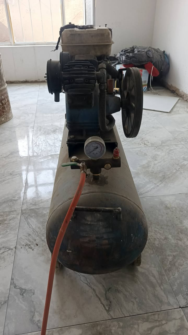 السلام عليكم كمبريسر شغل سعر ١٥٠  بي مجال مكان شعب ***********
