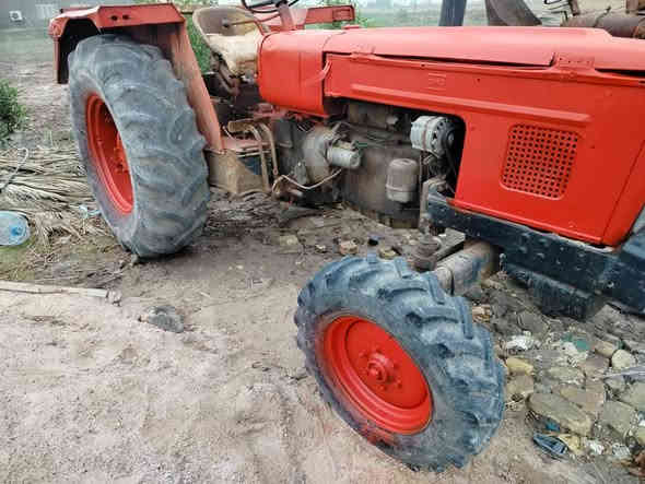 السلام عليكم مكينه عنتر للبيع بدون موديل 85 جاهزه محرك كير جهاز رفع ابريك كهربائات العنوان ميسان العماره الاتصال على الرقم ***********
