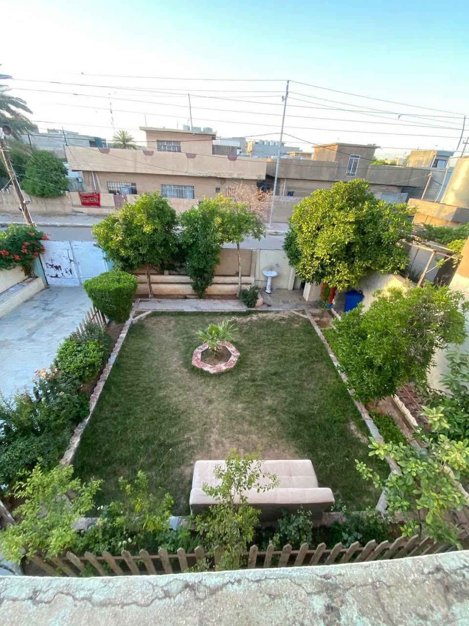 بسم الله
للبيع بيت طابقين طابو 300 متر بناء طابوق نضيف على شارع الكوسترات عريض قرب ساحه الغاز وجامع مكه المكرمه والمدارس السعر 175

***********
