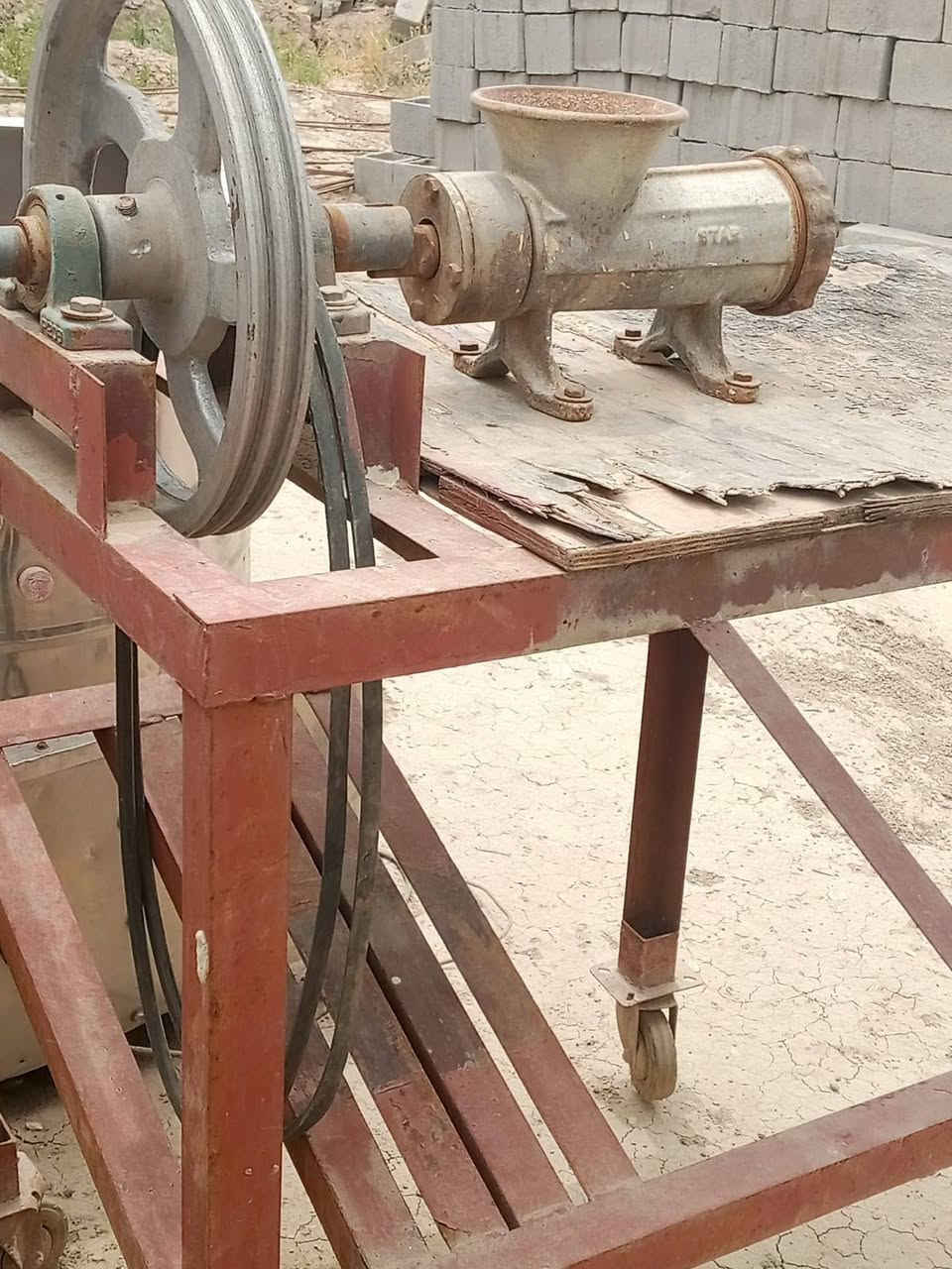 مكلف بل انشر الاغراض بيهن مجال
جزاره دجاج مستعمله نضيفه سعره 170 
ثرامه الحم حجم 32 بدون موطور سعره 120
مولد كامه بي بولبرن عاطل سعره 250
اتصل ع ***********. ***********
