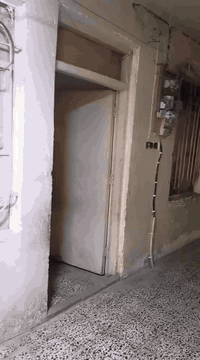 شقة للايجار في حي نزال قرب جامع حمود المحمود 
كما موضح في الفديو بدل الايجار 150
للاستفسار واتس اب 
***********
