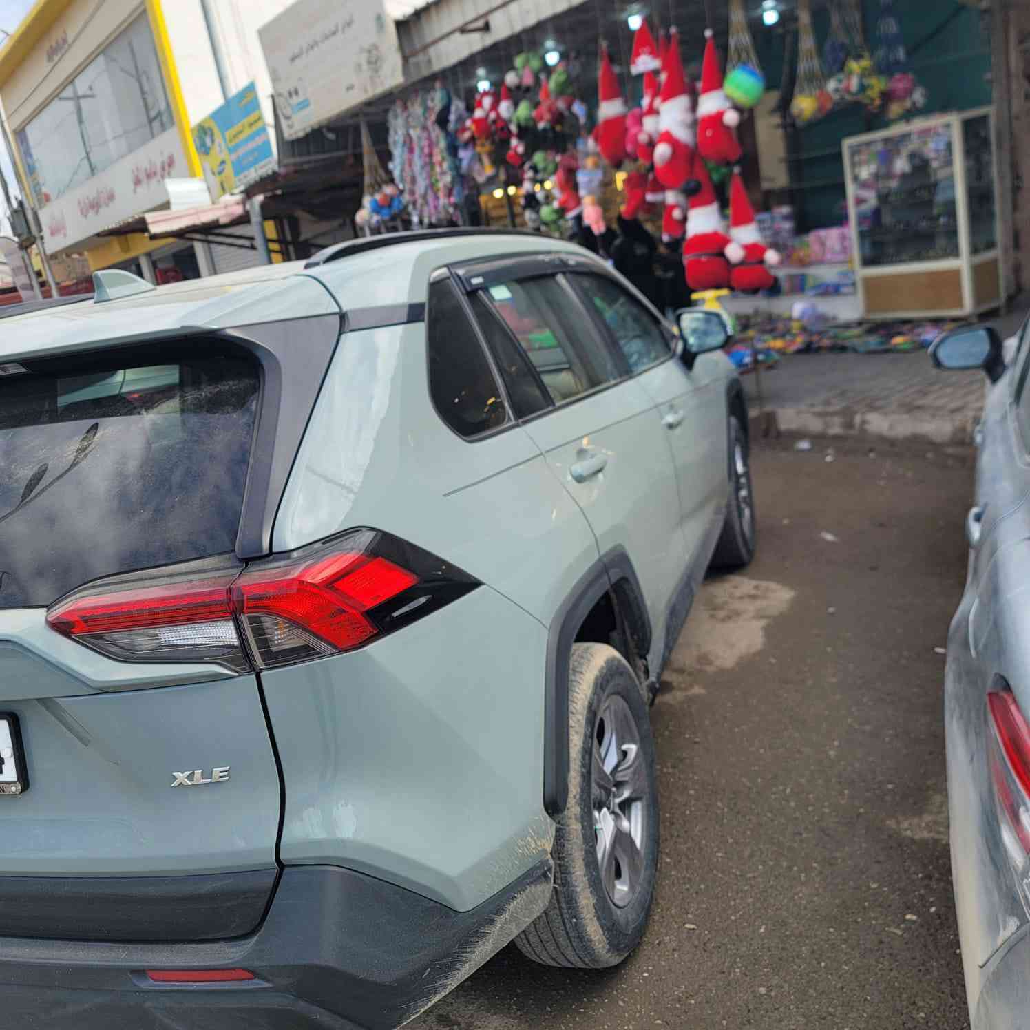 راف فور 2022 سمنتي جاهزه من كلشي كير ومحرك كفاله عامه  بيها طخه خفيفه باب وجاملغ 4 أصابع بدون صبغ والجالغ الخلفي رش أمريكا كلير بدون حادث والصندوق الجنطه مفتوح ماشيه 105 سنويه جديد بأسمي رقم شمالي تحويل ثاني يوم مواصفات  XLE بصمه بدون فتحه سقف
السعر 225 $
مكاني كركوك قضاء الحويجه 
للتواصل ع الرقم
***********
***********
 ليس متواجد ع الفيس
