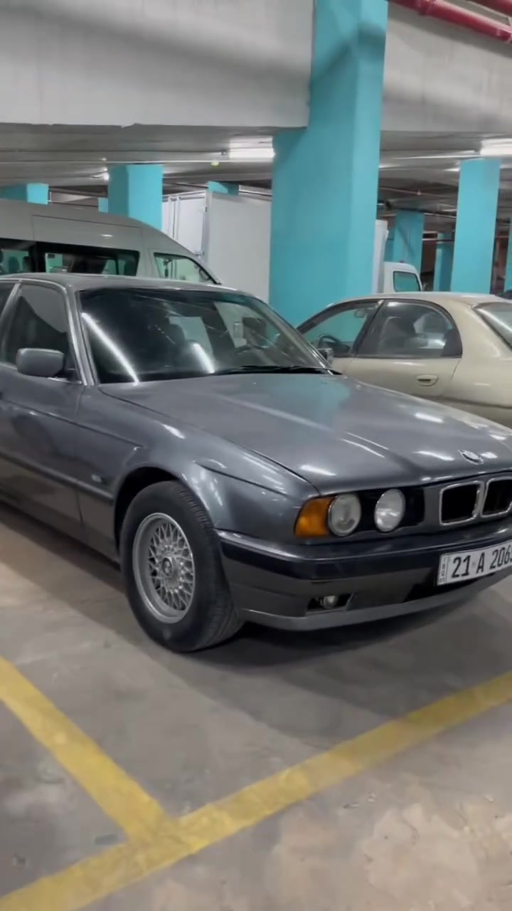 السلام عليكم اخوان.
BMW 525i E34

موديل 1990 رقم سليمانيه انكليزي وكاله او مداور حسب الاتفاق وارد يابان مصبوغه عام فقط جماليه كفاله من الضربه ولخياس مكينه تعبانه يرادله صيانه ضاربه كازكيت وبيه تبخير  ابيع مكينه على حطته لأن ماعندي فلوس اسويه كير جديد وارد يابان منضومة تبريد جديده تبريده ثلج 🥶 منضومة زنون كامله عالي ناصي وبلاجكتور سلايت فتحة سقف شغال طكتين حداديه 100/90 غرفه جديده فقط بطانة باب السايق تعبانه يرادله تبديل السياره جاهزه من كلشي فقط المكينه تعبانه كهربائيات كلهن شغالات شلع مابيه كل نقص السياره تجي تشوفه وتفحصه عجبتك اخذه ماعجبتك الله يرزقك بأحسن منه السعر 60 ورقه العنوان النجف الاشرف حي الانصار رقمي ***********
