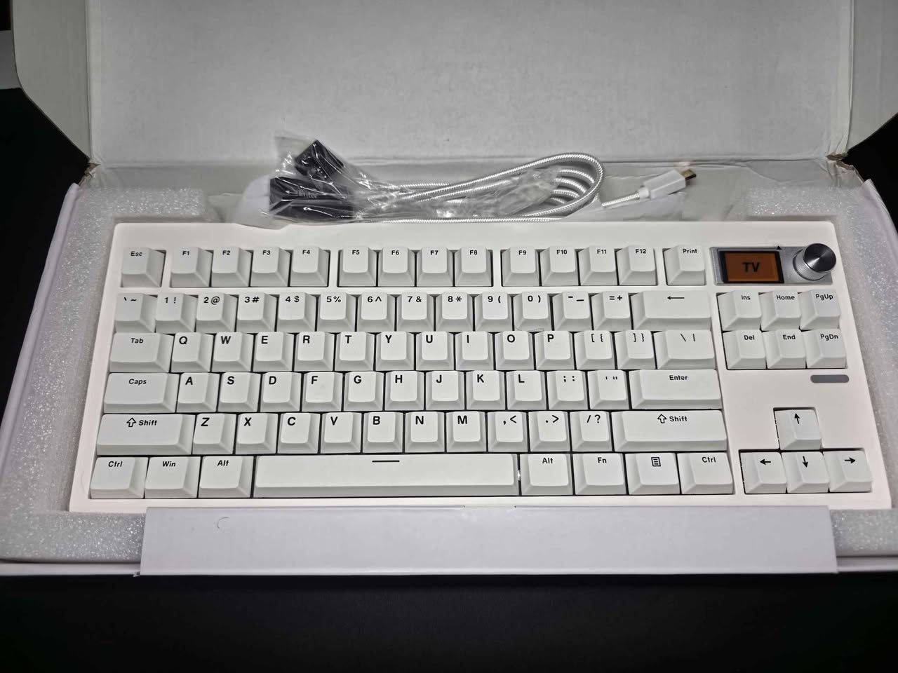 کوردی/ العربية 

بۆ فرۆشتن کیبۆردی GMK87 TKL میکانیکاڵ ⌨️
للبيع كيبورد GMK87 TKL ميكانيكال ⌨️

بەکارهاتووی نوێیە هیچ کێشەی نیە بە شەرت 🛠️
کیبۆردەکە پشتگری پرۆگرامی VIA دەکات کە دەتانی کیبۆردەکە مۆد بکەی بە دڵی خۆت ⚙️
ڕەنگی لیدەکانی گەلەک زۆر و جوانە 🌈
شاشەی بچووکی لەسەرە دەتانی رسم و گیف لە سەر دانێی 🖥️
جۆری سویچەکە داگرتنی سووکە و تایپینگی خۆشە 🎶
نرخی 60,000 دینارە 💰
گەیاندن بەردەستە بۆ هەموو شوێنێک 🚚

🔴​العربية
مستعمل بحالة الجديد وما بيه أي مشكلة وبشرط الفحص 🛠️
الكيبورد يدعم برنامج VIA المونتاج والبرمجة حتى تعدل عليه بكيفك ⚙️
ألوان الليدات مالته كلش هواية وحلوة 🌈
بيه شاشة صغيرة تكدر تخلي عليها صور ورسومات متحركة GIF 🖥️
نوع السويتشات ضغطتها خفيفة والكتابة بيها كلش مريحة 🎶
السعر 60,000 دينار 💰
التوصيل متوفر لجميع المناطق 🚚 أربيل, العراق


**إذا كنت صاحب هذا الإعلان وتريد حذفه لأي سبب، رجاءا أرسل رسالة إلى الدعم الفني**