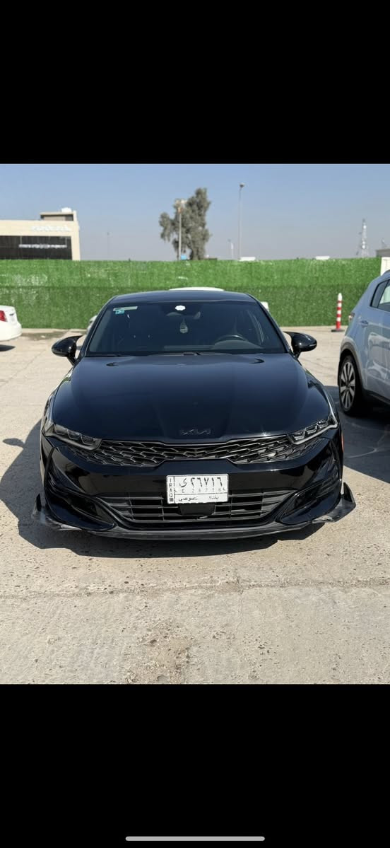 السلام عليكم
‏ للبيع K5 جيتي لاين  
موديل 2022 
محرك 1600 تيربو 
مواصفات GT LlNE
اللون اسود داخل اسود 

فول مواصفات بنوراما
1-بصمه
2-شحن هاتف لاسلكي 
3- قياده ذاتيه ؏ الخطوط السريعه
4- هاند بريك بصمه 
5- سقف أسود بانوراما
6- مثبت سرعه 
7-نضام ABS
8- مانع انزلاق
9-حساس أطارات 
10-بك لايت ليد
11-شاشة كبيرة
12- كامره دواره
13- كشافات امامي
14-شاشه اعطال
15-ويل اسود
16-رادار جانبيه
19-اشاير بالمري 
21-كشنات جلد  اسود
22-‏ مقعد للسائق قابل للتعديل كهربائياً
23-لايتات ‏3 عدسات 
24-نضام قياده أيكو + سبورت +سمارت +نورمال
25-بلوتوث + aux + usb
26-فول تحكم ستيرن
27-كير أوتو + عادي
28- اوتو بريك 
29- ‏ ‏الخريطة🗺📍
31- ستيرن حرف D  
32-‏Led +  زينون
33-السياره فول رادرات
34-التشغيل عن بعد
‏AUTO HOLD-38
42-مصابيح خلفية LED
43-مصابيح ضباب LED
44-لاسلكي Android Auto  

  
السياره وارد امريكي  بيهة بارد بل حاملغ الخلفي و باب السائق وتفاصيل بسيطك      المحدد بالصوره فقط 
***********
 السعر ١٧٨ وبيه مجال بسيط  المكان بغداد  اليرموك
