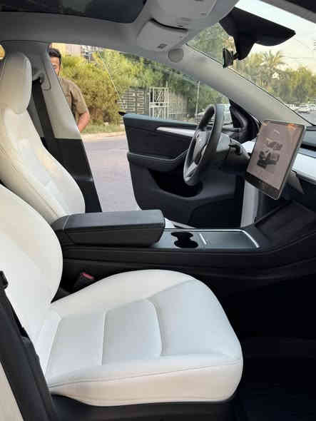 تسلا Y dual motor 2024 

بدون ايرباك 

الحادث موضح بالصور 

صبغ جاملغ وباب ايمن 

السعر ٢٣٥$ 

مكان السياره حي الخضراء

***********
