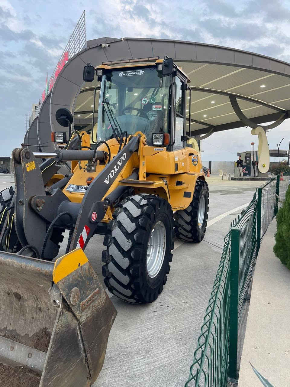 فالفو ایل سي ۲۰۱۳بدون صبغ دخول جدید فول مواصفات تخم تایر جدید للبیع مکان سلیمانیە ***********
