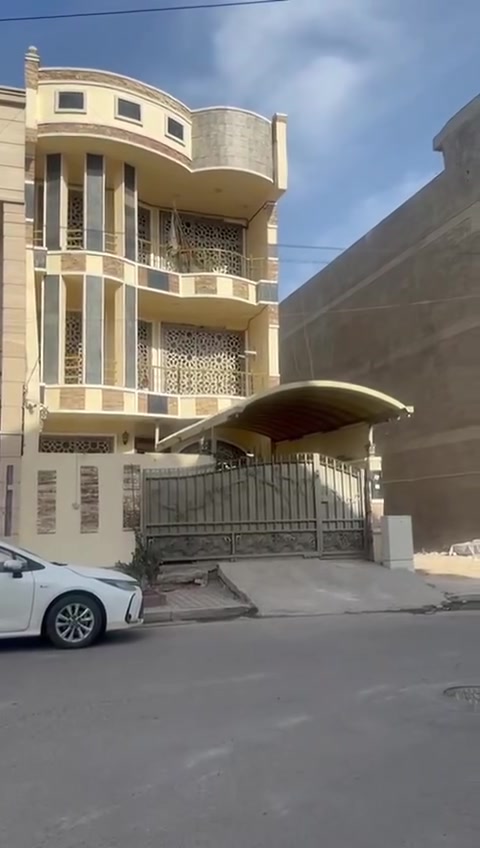 من رخصه الادمن (عقار لل بيع منصور ال بيجيه مطل ع ثلاث شوارع بناء حديث درجة أولى .استفسار.*********** موفر في اي وقت
