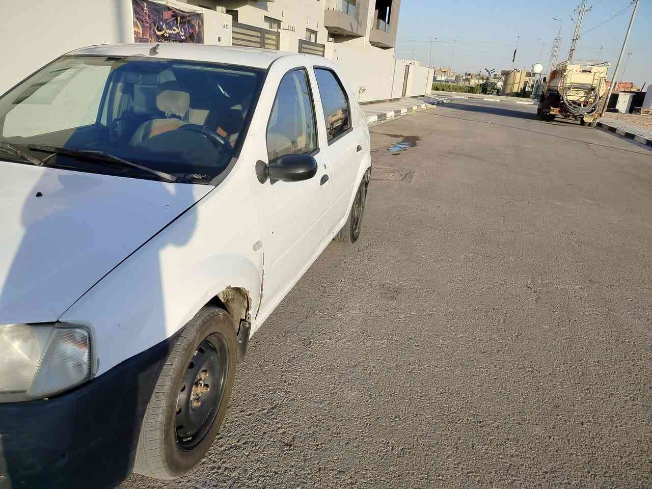 سيارة رينو لوكان للبيع موديل ٢٠١٠ بأسمي مكفولة بيه شخطات طخات بسيطة تبريد شغال تخم تاير  حدادية جديدة مكينة نضيفه االسعر ٣٨  مع المجال البسيط العنوان السماوة ***********

