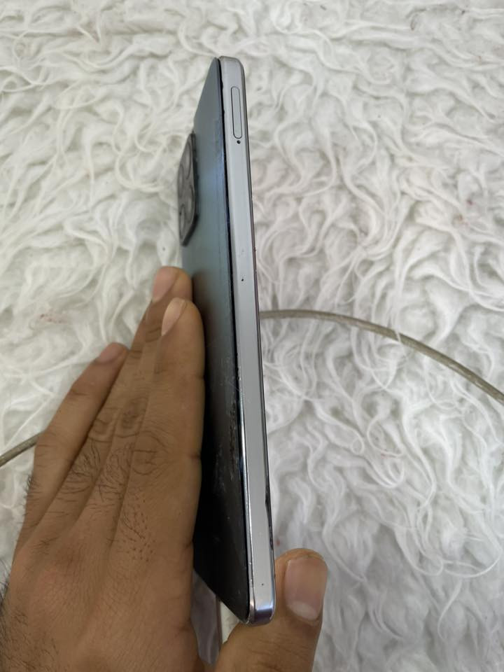 السلام عليكم شباب هونر اكس8الجهاز ذاكره 128باب اول اول مانزل أخذته  الجهاز بلاد بس شاشه مبدله وفريم ارقه نوعيه متواجد واتساب رقمي ***********السعر 60وبي مجال
