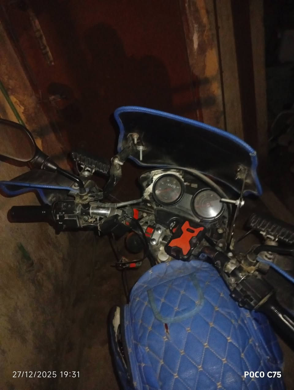 بوكسر مديل 18 رقم وسنويه دراجه بيه خيط تبخير اربعه كير مو خمسه  دراجه احله من الواقع بس متروكه  صارله سبوع دراجه خير من الله من معدل وشلعه تخبل عليه اضافات من صندوك دلفري وجامه اماميه  واريل طويل وتلببسه زركه وعله زنون H7 زنون قوي كلش مفتوحه مره وحده تجفيت وكاله قبل 4 اشهر  سعر مليون ونص قفل  هاتف ***********
