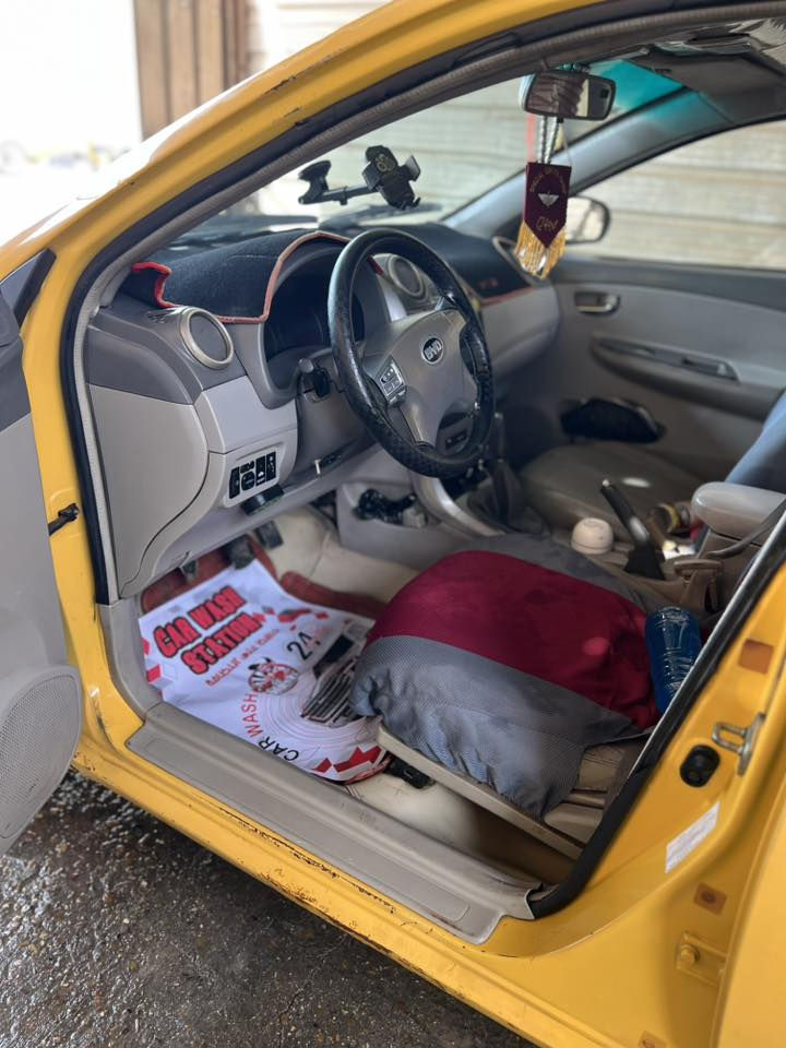 سلام عليكم بيواي دي G3موديل2013رقم نكليزي  جديد بغداد باسمي تحويل ثاني يوم كير مكينه يخبل كير عادي محرك قبق اسود مرغوب تبريد شغال  مصفره هيئه غرامات  الكشر بي ملاحضات سعر٤٥ وبيهة مجال قليل رقم الهاتف*********** اسف عل اطاله
