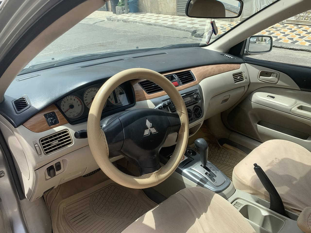 سیارە لانسەر مودیل ٢٠١٠
گیڕو مەكینە بە شەرت 

چوار جام كارەبایی

دەشبوڵ فۆڕمیكا 

مەكینە گەورە 

دەبل گێڕ تۆماتیك وە عادی 

چوار تایەی نوێ 

سبوغ ٤ پارچە 

سەنەوی و ڕێگاو بان تا ٢٠٣٠

هەزەی نوێ سعر ٨٠وەرەقە وە مەجاڵ 

وەتس اپ ***********
