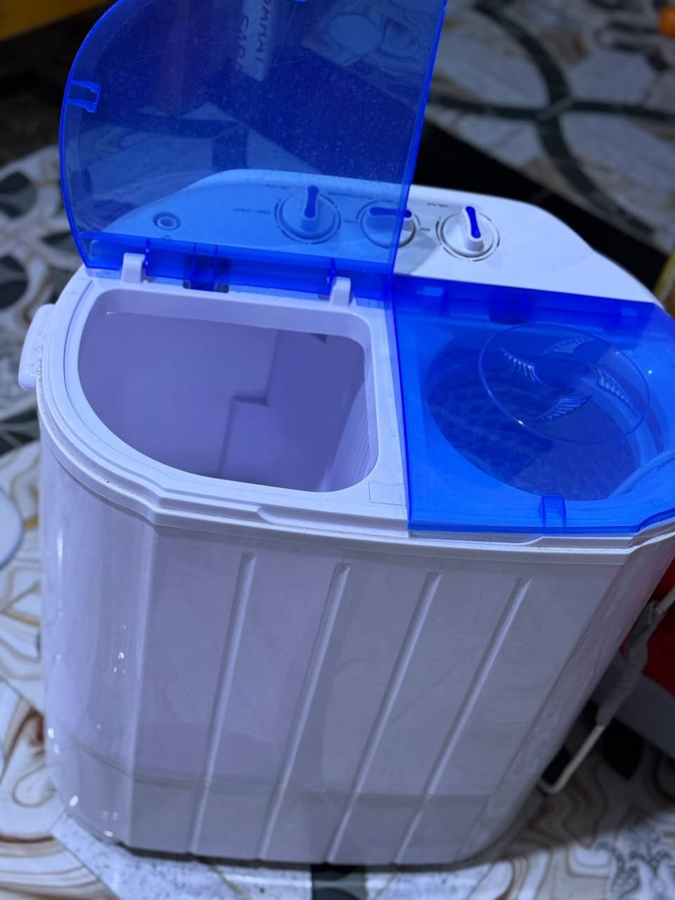 غسالة ملابس نظيفة مستعملة 3 مرات بس
حجم صغير لملابس الاطفال 
نهايتها وقفلها بدون معاملة 50الف


**إذا كنت صاحب هذا الإعلان وتريد حذفه لأي سبب، رجاءا أرسل رسالة إلى الدعم الفني**