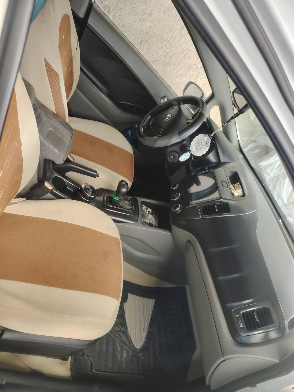 كيه سيراتو موديل١٧ خليجي فول من عده البصمه محرك الفين بيه صبغ بس الدوسات ونص الباب وعابر الجاملغ بس صبغ بدون حادث الباقي مكفول *********** سعر ١٣٣
