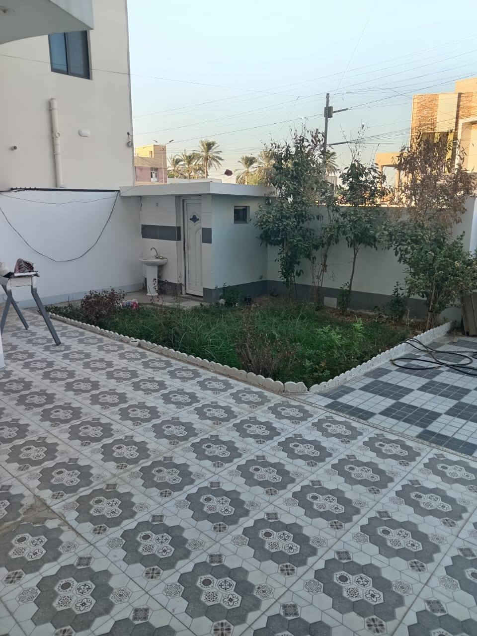 السلام عليكم
للبيع دار حديث منطقة تموز 
عرض الشارع 20م
مساحة الدار 318م
للاستفسار ***********
