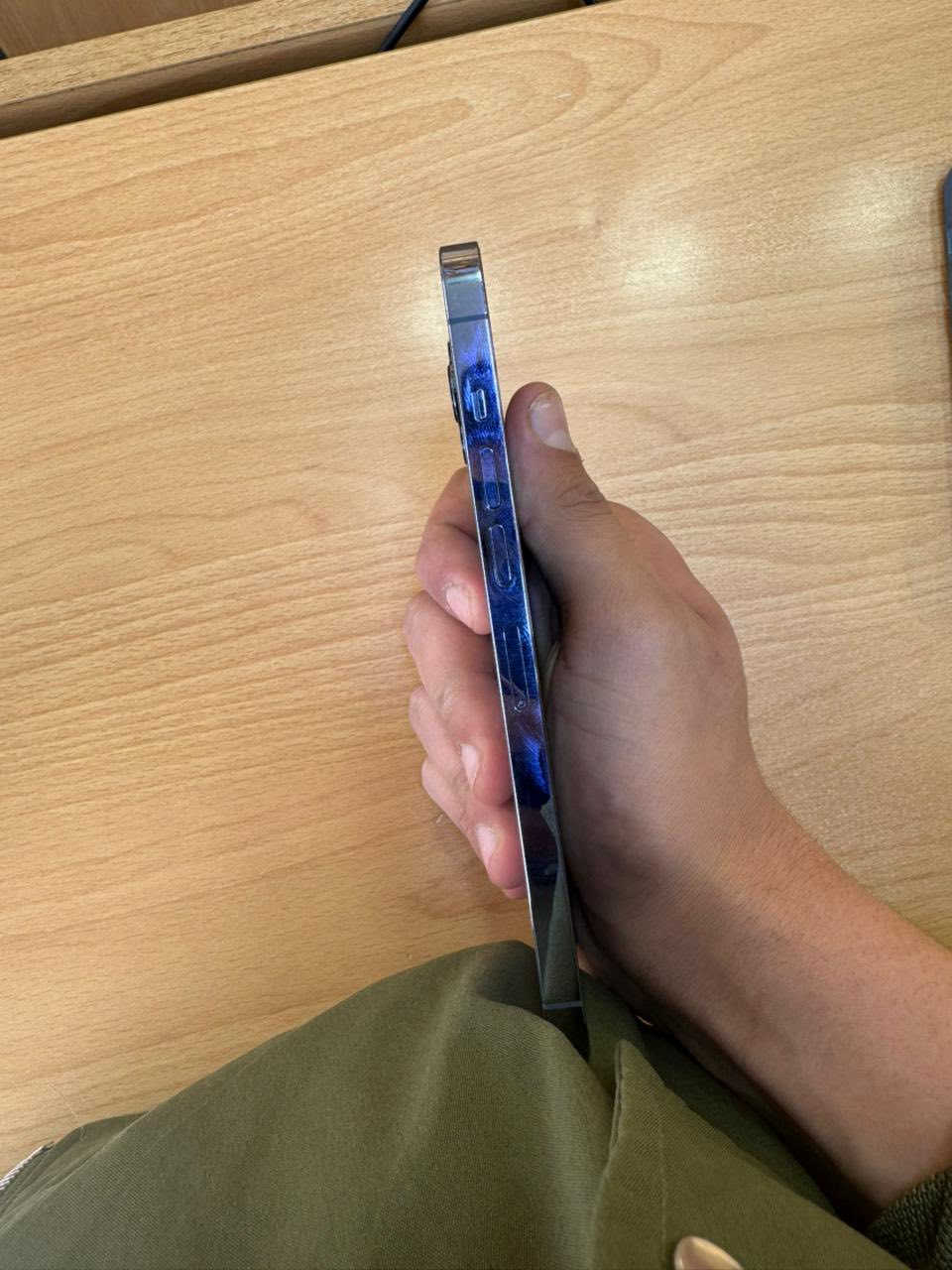 سلام عليكم آيفون 13 برو ماكس وتر برغي مامفتوح بي أمريكي كامل ملحقاته بطاريه 85 بلادي سعره واتساب *********** مكان الديوانية مركز
