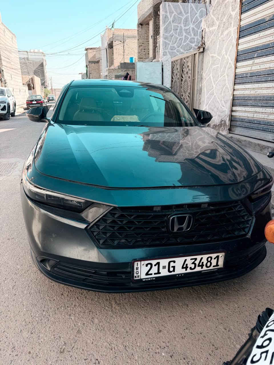 السلام عليكم للبيع او مراوس وانطي فرق 
هوندا اكورد موديل ٢٠٢٤ ماشيه ٢٠ الف ميل سياره بانزين مكينه ١٥٠٠ تيربو كير والمحرك خير وبركه فول موصفات تدفئه مقاعد كشن كهرباء بانوراما بصمه اربعه ابواع رادار امامي وخلفي وترحيب وهواي مواصفات حادثه موضح بلصور بدون اي داخل دكه جاكوج بلداخل ماكو فقط البنيد مبدل اصلي والبيبان الايمن والجاملغ الخلفي يعني اربع قطع فقط اما الجاملغ الامامي بارد فقط بدون صبغ سنويه جديد بسمي شخصياً السياره ترايها من لبصره لزاخو خير من الله 
عارضها ١٧٠ وبيها مجال واذا مراوس بعد احسن وانطي فرق مكانها بغداد الزعفرانيه الاربع شوارع *********** 
متواجد ع واتساب وع الخط وكل الهلا بغداد, العراق
