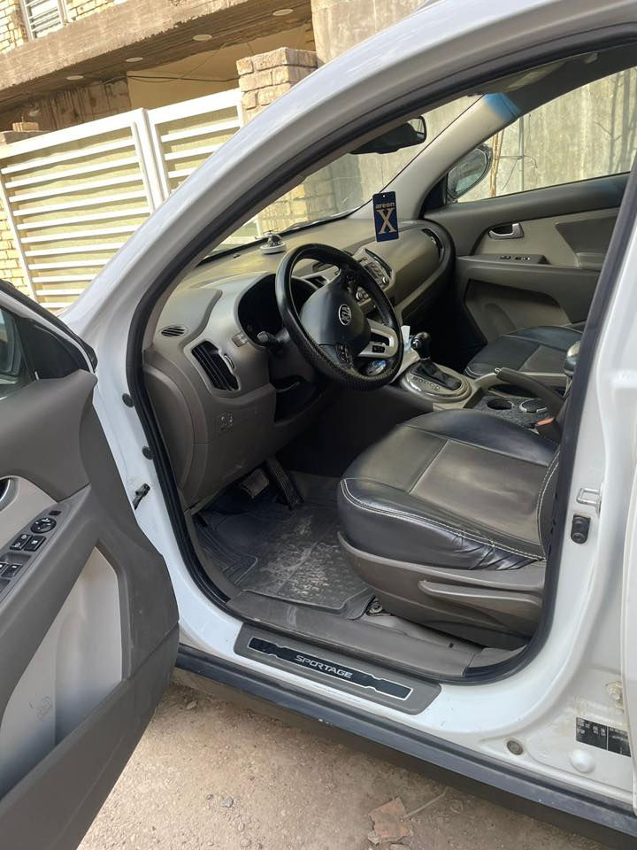 السلام عليكم
سبورتج2015 
خليجي
محرك 2000 دوش
كير ومحرك مكفولات
تخم تاير جديد
مري شفط
صدر بحالة ممتازه جدا
تحكمات ستيرن
ماشية 169

السعر 143
الاستفسار على الرقم
***********
