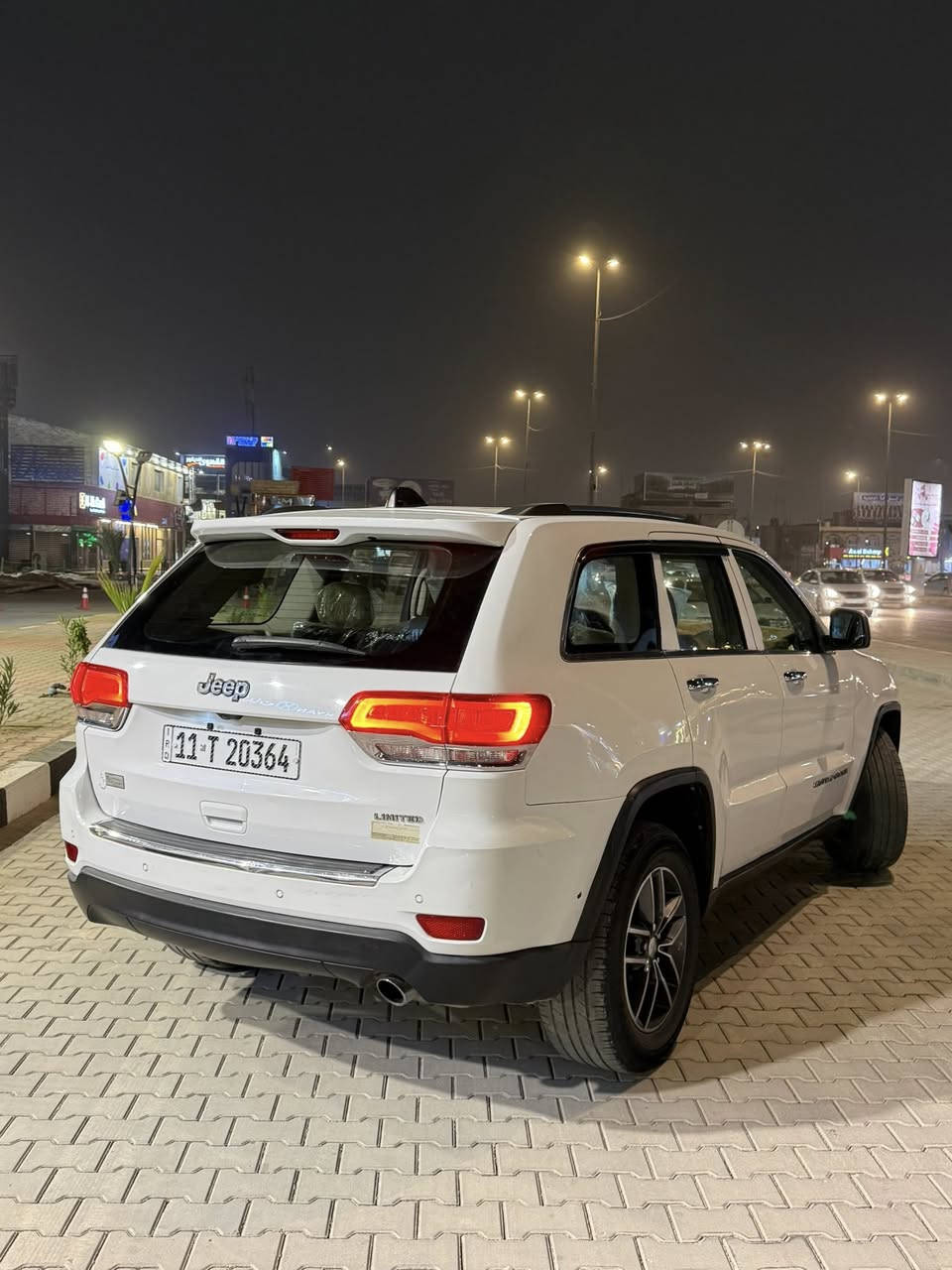 السلام عليكم
جيب شيروكي

موديل 2017 فئة لمتد

رقم بغداد باسمي انكليزي

المواصفات 

- محرك 6 سلندر 3600 بحاله جيده گير جديد 

- صدر امامي خلفي جديد 

- لد امامي

- بانوراما

- حساس خلفي

- كاميرا خلفيه بلاد

- جنطه شفط كهرباء

- اشاير بالمري

- مري قلاب وي البگ

- شفتات بالاستيرن

-استيرن كهرباء

- تدفئه بالاستيرن

- شاشه بلاديه

-داخل بيجي

- كشات جلد

- تدفئة تبريد بالكشنات

- الكشنات الاماميه كهرباء

-كشن السائق حفظ ميموري

- الكشنات الخلفيه تدفئة

- تدفئه تبريد فول

- دمام خلفي بالصندوق

- دمام خلفي

- مخرج كهرباء

- المري تعتيم للضوء

- اوتو ستوب ( توقف ذاتي )
السياره فول مواصفات للأخير  حادثها جانبي صور الحادث بالمنشور وجهازه ترايك للبصره مكان السياره النجف الاشرف السعر 175$
للستفسار ***********
***********
